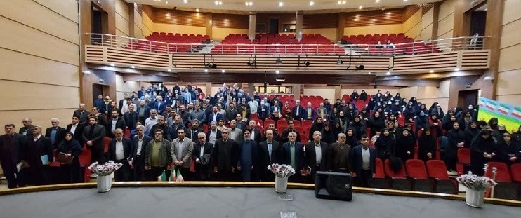 انتخاب خانم فاطمه سادات میرعظیمی به عنوان کارمند نمونه دانشگاه در سال 1401